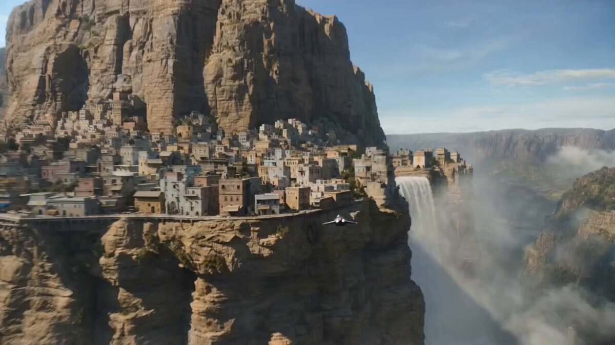 تحليق فوق مدينة جرف من الخيال العلمي